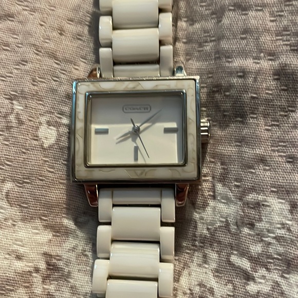 Vintage coach watch petite ! 1st edition of ceramic watch elegant - Picture 1 of 4